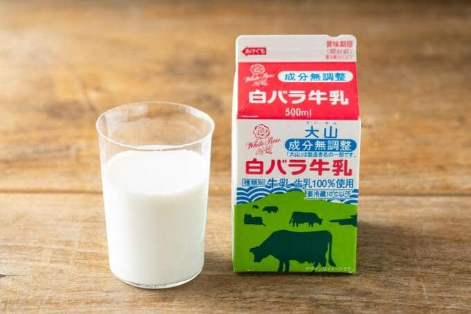 白バラ牛乳