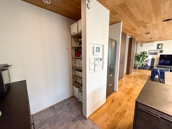 袖壁とパントリー