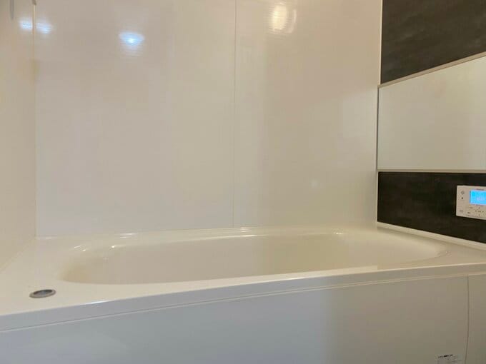 窓のない浴室