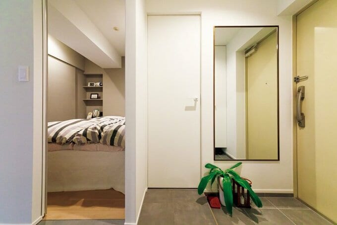 寝室の隣にあるウォークインクローゼット