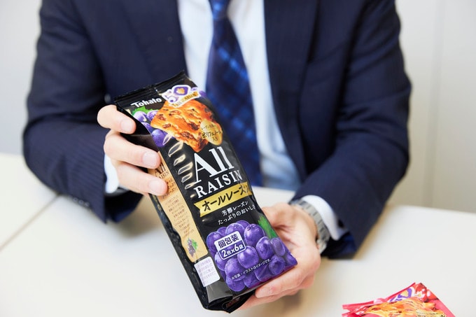 インタビューに答える男性2