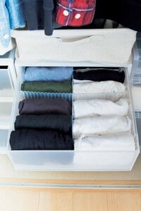 仕切り板で服のごちゃつきをカバー