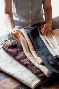 麻の布をテーブルセンターに