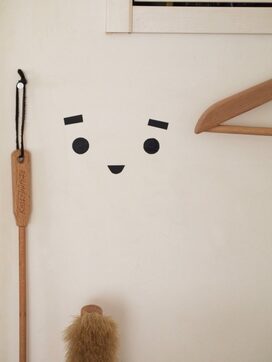 マスキングテープでかわいく！「消せない壁の穴」を上手に隠す方法とは