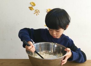 一緒にお菓子づくりを