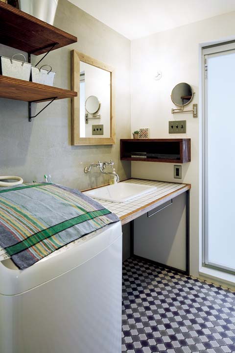 下部がオープンな造りのシンプルな洗面台