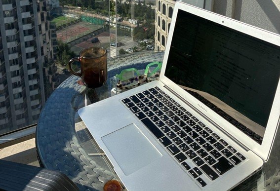 窓辺でやる仕事