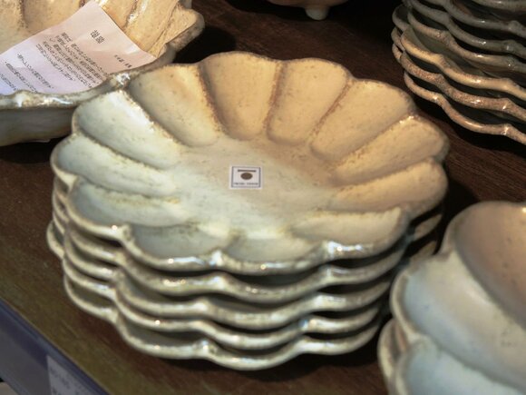 美濃焼の四寸皿