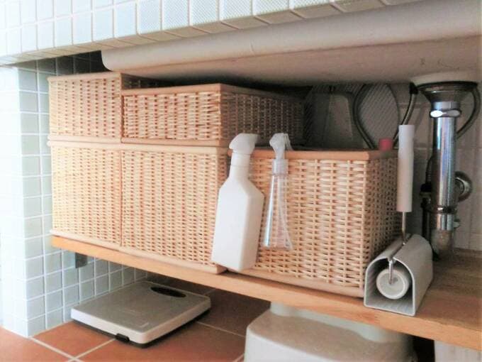 髪の毛対策に洗面所やベッドルームにも1本ずつカーペットクリーナーを置いている