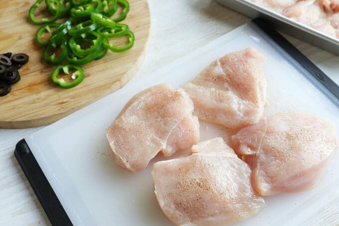 塩コショウをふったお肉