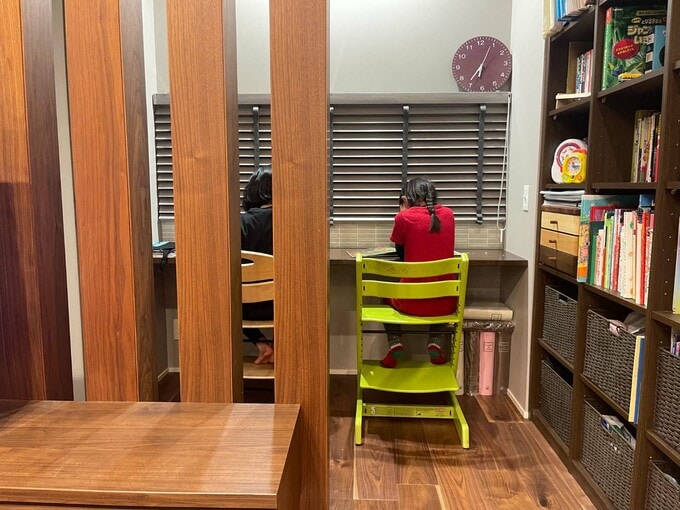 リビングとスタディースペースを区切る柱