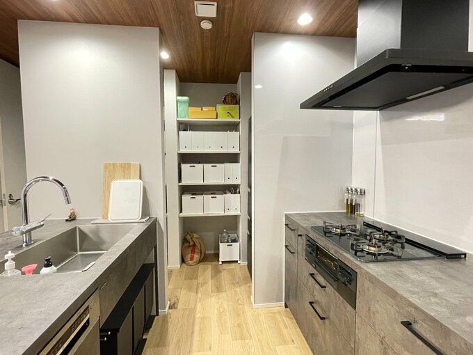 ダイニング側から見たパントリー