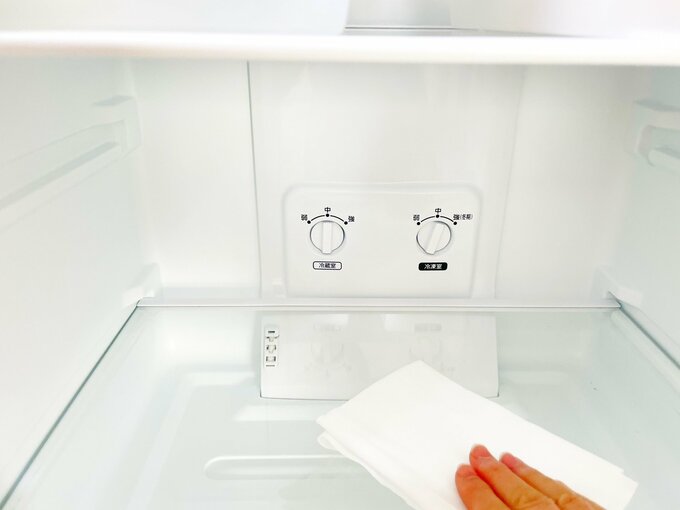 冷蔵庫内をふき掃除