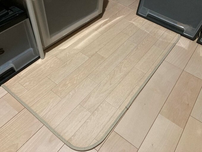 床下点検口の上に敷いたチェアマット