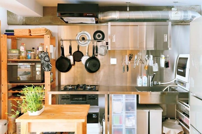 業務用を採用したコンパクトなキッチン