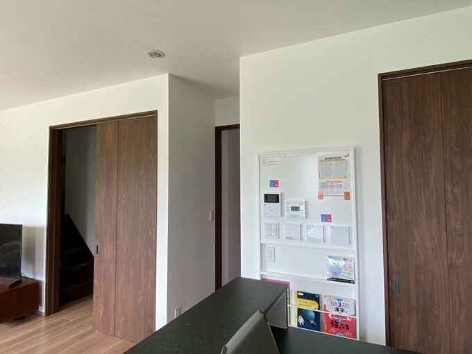 キッチンからトイレ方向を見る