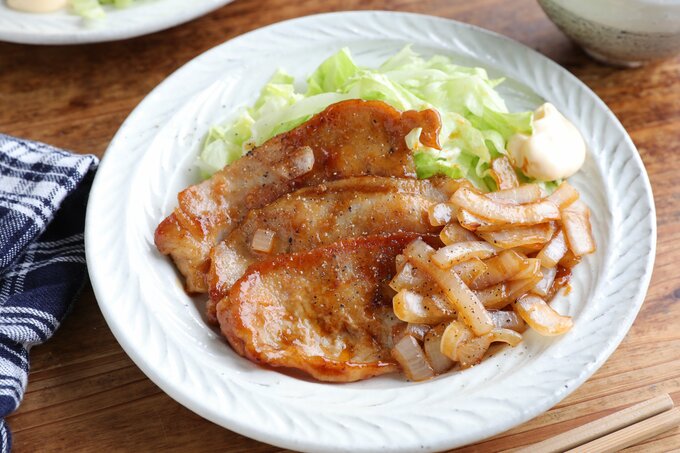 豚肉とタマネギの甘辛ソテー ソース味で家族みんなのご飯がすすむ Esseonline エッセ オンライン