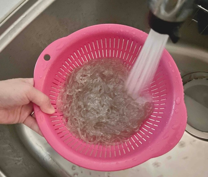 熱湯でゆでたらよく洗う