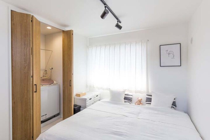 寝室の隣に洗濯機を置く