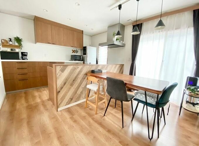 ダイニングキッチンを南側に配置したので明るい