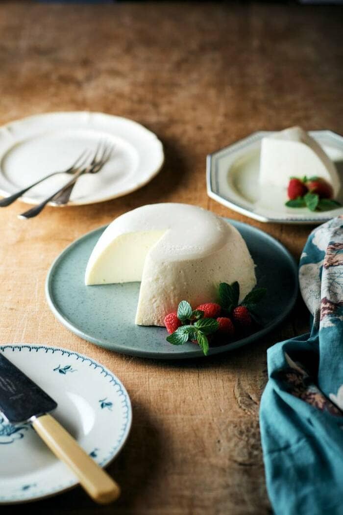 ボウルでつくるレアチーズケーキ。濃厚なのにふわっと軽やか