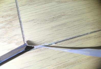 床のはがれや壁の穴がなかったことに！だれでもできる補修ワザ