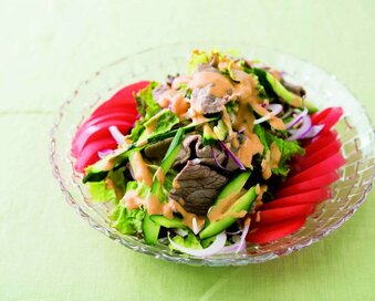 コクうまで肉も野菜もモリモリいける！牛しゃぶサラダの濃厚ゴマソース