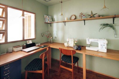 【マンションリノベ事例】LDKと室内窓でつながるアトリエ。秘密基地みたいな小屋裏収納まである家