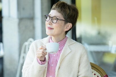 60代からの「流行り」の着こなし。メンズのコート、ワントーンがおしゃれ