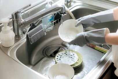 暮らし上手が「減らした家事」7つ。食器洗いは1回にまとめてラクに