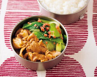 超簡単「豚肉の梅オイスター弁当」。2品同時に電子レンジ加熱するだけ