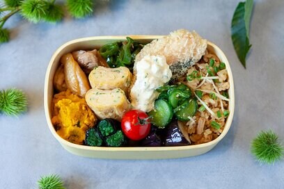 なめたけのビンを使って簡単！秋のお弁当にぴったり炊き込みご飯レシピ