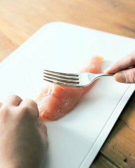 ササミの筋はフォークで！煮物は炊飯器でご飯と一緒に！節約にもなる時短調理テク