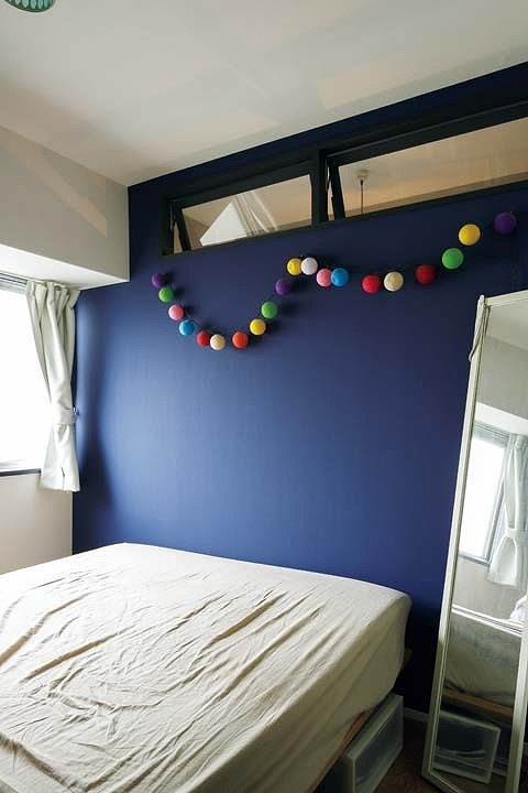 土間と室内窓でつながる寝室