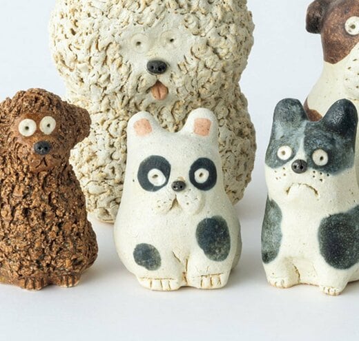 様々な犬種の置物