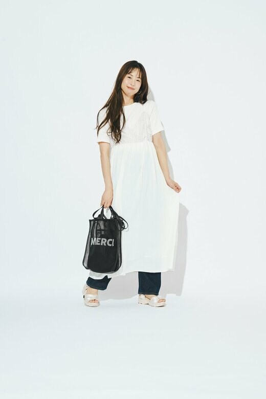 甘いディテールが魅力のホワイトワンピコーデ