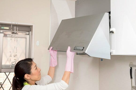 外せる部分はすべて外してこびりつき汚れを落とす