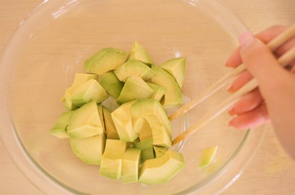 アボカドを入れる