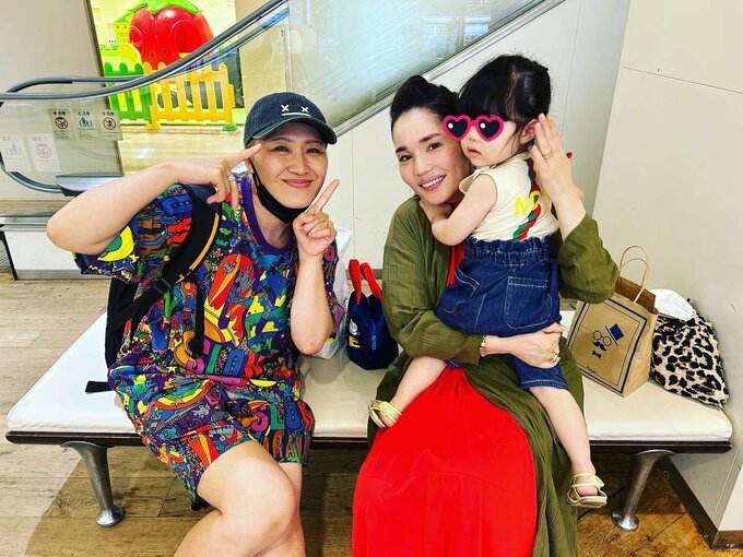 平野ノラさんと丸山桂里奈さん