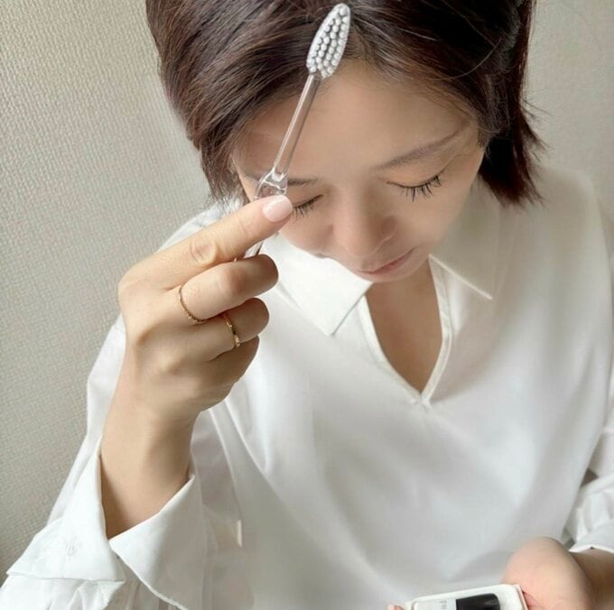 この部分は少し大きめのブラシでファンデーションを塗るのがおすすめ