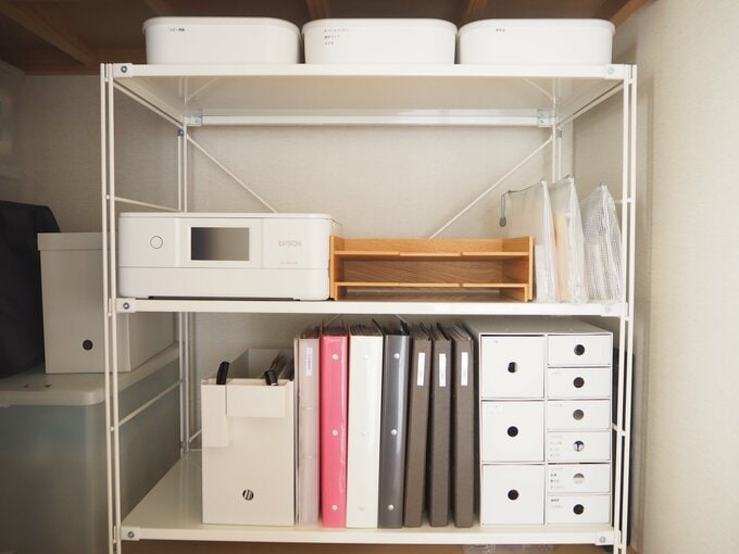 学校からのお便り、文房具ストックや図工の道具などは押し入れにすっきり収納。