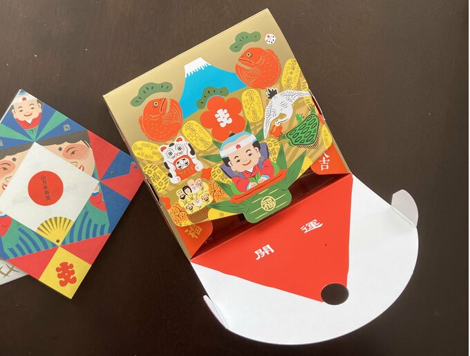 フタを開けると、日本のおめでたいものが大集合