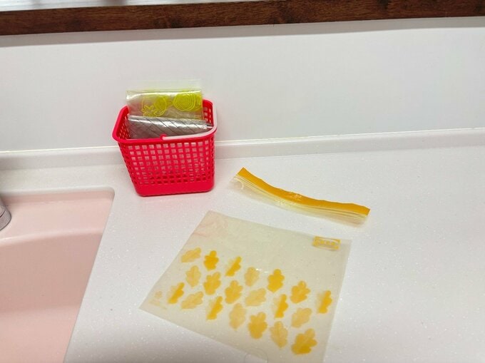 ジッパー部分を切り取った袋