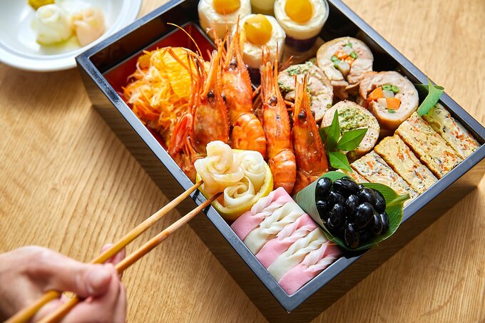 箸でもりつけ