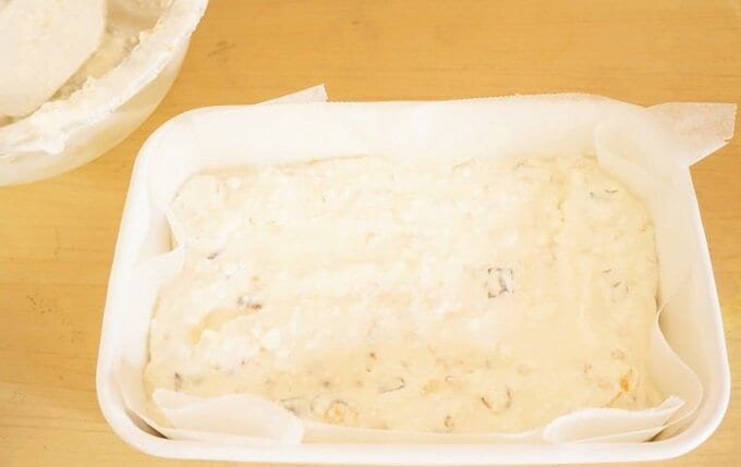 クッキングシートを敷いた型