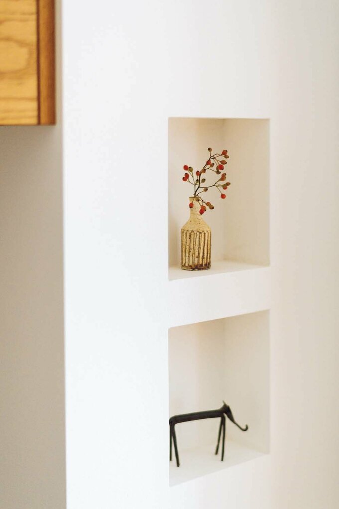 壁をふかしてニッチ収納