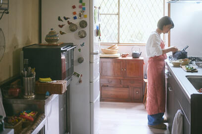 料理家・志麻さんが里山に「移住してよかったこと」。築100年新居とキッチンも公開