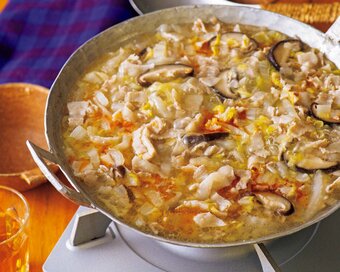 とろける白菜と豚バラの「酸っぱ鍋」。わやかな酸味がクセになる