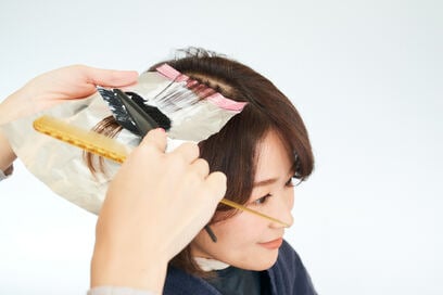 白髪が気にならなくなる。40代からはハイライトで髪と財布の負担を減らす