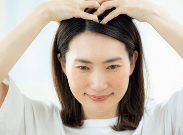 「若見えヘア」をつくる簡単ケア術。頭皮のにおいを残さない洗い方も